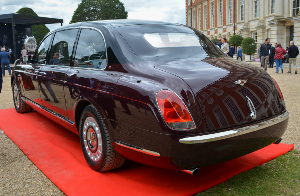 File:2002 Bentley State Limousine 6.75 Rear.jpg - Wikimedia Commons